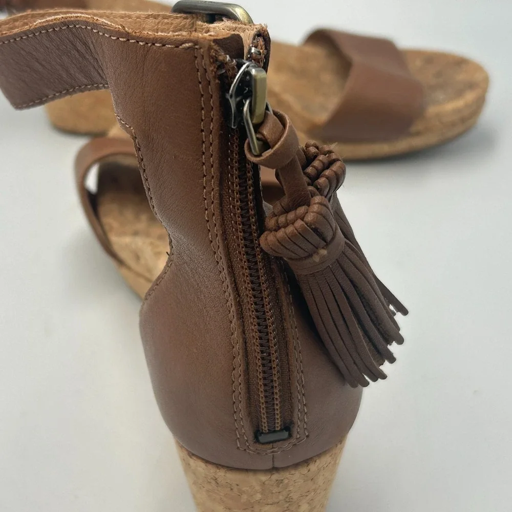 UGG Wedge Sandal Zoe Tassel Zipper Tan Heel 1019973 Ankle Cork Brown Leather 6.5